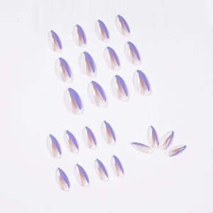 Faux ongles amande longs style french avec dégradé lavande et finition brillante