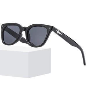 Occhiali Da Sole Quadrati Retro Di Moda Protezione UV400 Occhiali In Plastica Con Decorazione Stella In Metallo Per Donne E Uomini