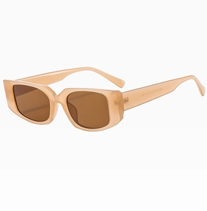 Detailansicht der champagnerfarbenen rechteckigen Sonnenbrille mit dunklen Gläsern und Maßen