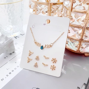 Parure de bijoux de Noël dorés avec pendentifs renne et flocon et cristaux bleus