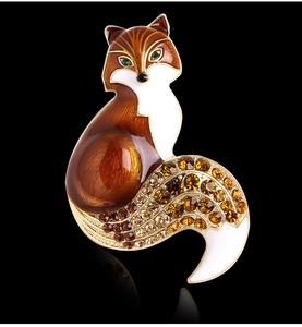 Macro shot of fox brooch with brown enamel work and sparkling amber rhinestones