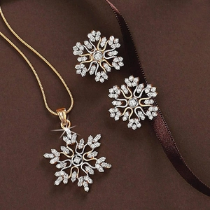 Elegant Schneeflocke Schmuckset Legierung Strass Anhänger Halskette Ohrstecker Für Damen Winter Hochzeit Party Geschenk Accessoire