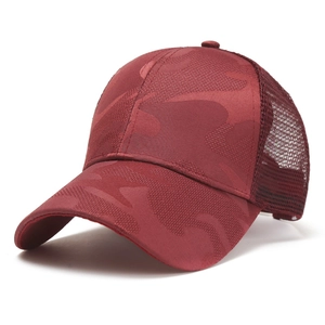Maroon camouflage mesh baseball cap for outdoor sports with breathable back panel