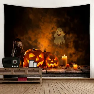Halloween Wandteppich mit Kürbis und Geist Muster im modernen Wohnzimmer Design