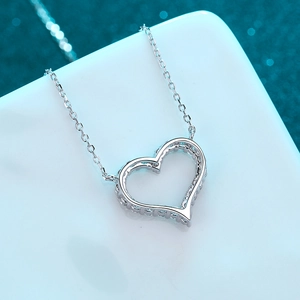 Sparkling S925 sterling silver heart pendant necklace with moissanite on white base