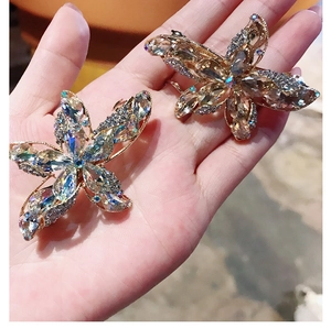 Detailed view of two gold-plated butterfly hair clips with sparkling k9 crystal rhinestones