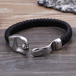 Men's braided black leather bracelet with silver stainless steel skull magnetic clasp
