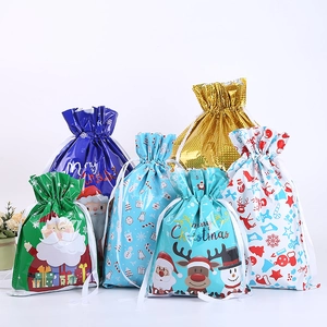 Weihnachts-Geschenktüten Set mit Kordelzug und festlichen bunten Folienmotiven