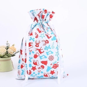 Sachet cadeau de Noël à cordon avec motifs Père Noël et rennes sur fond blanc