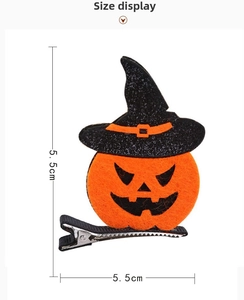 Détail de la pince à cheveux citrouille et chapeau de sorcière de 5,5cm avec feutrine