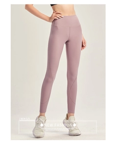 Gros plan du legging de yoga taille haute avec perforations laser pour le fitness respirant