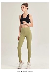Détail du legging de yoga vert avocat à taille haute avec perforations latérales laser