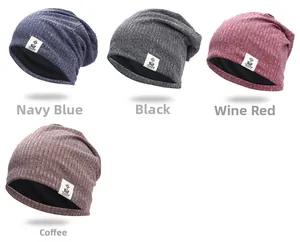 Bonnets en bleu marine, noir, bordeaux et café avec étiquettes tissées Tunley