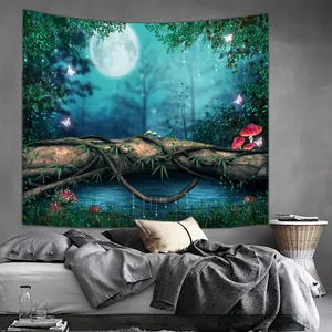 Détail de l'impression haute définition d'un paysage de forêt mystique sur une grande tapisserie