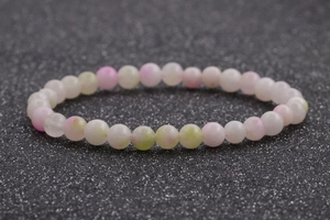 Vista de detalle de pulsera de cuentas de ágata de 6mm en rosa, blanco y verde degradado