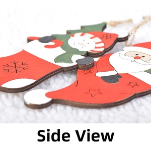 Vue latérale détaillée des décorations de Noël en bois découpé au laser avec Père Noël