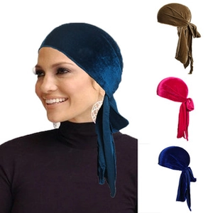 Détails de durags en velours disponibles en cyan, vert armée, rose et bleu marine