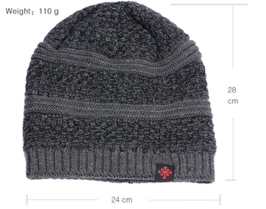 Close-up of gray knit beanie showing 110g weight and 28x24cm dimensions for winter