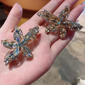 Sparkling K9 crystal starfish hair clip with gold plating and rhinestones for women