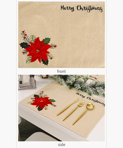 Detail von Weihnachts-Platzsets mit Weihnachtsstern-Druck auf Sackleinen-Textur