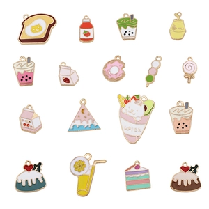Lot de 16 breloques émaillées en forme de desserts et boissons pour la création de bijoux
