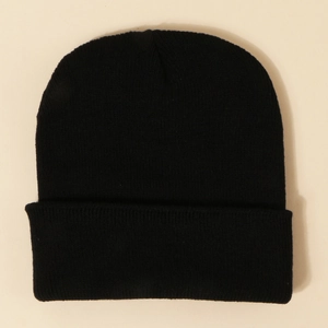 Detailed texture of black ribbed knit beanie featuring thick cuff for winter warmth