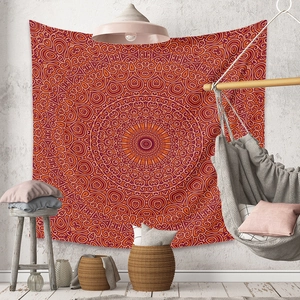 Vue détaillée d'une tapisserie mandala bohème aux motifs géométriques complexes en rouge