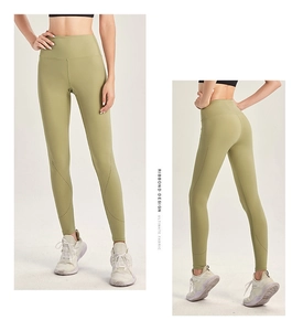 Détail du legging de yoga taille haute avec perforations laser et tissu respirant de sport