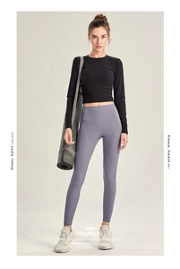 Détail macro du legging de yoga taille haute avec coutures galbantes et tissu respirant