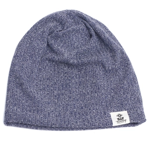 Détail du bonnet en tricot bleu et blanc avec étiquette Tunboy et texture côtelée