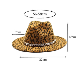 Détails du chapeau fedora léopard avec chaîne métallique et dimensions précises