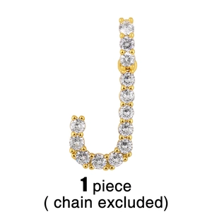 Vue macro du pendentif lettre J dorée avec zircons pavés, vendu sans la chaîne