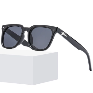 Fashion Retro Square Sunglasses Women Men UV400 Protection Street Style Metal Star Decor Plastic Frame