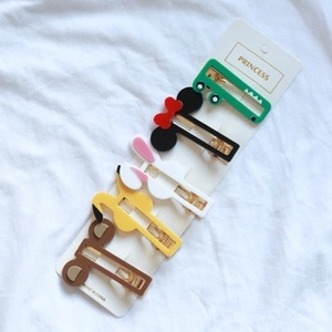Detail of 5-piece cartoon hair clip set with acrylic animal shapes and metal clips