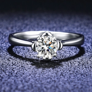 Macro shot of 925 silver ring featuring six-prong petal setting and round brilliant cut gem