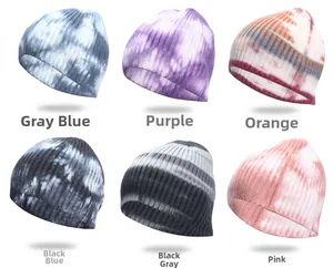 Grille de six bonnets en maille de coton tie-dye avec divers dégradés de couleurs vives