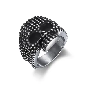 Anello teschio punk vintage in acciaio inossidabile con perle metalliche e finitura antica