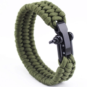 Überlebensarmband aus Armeegrünem Paracord mit schwarzer D-Schließe aus Metall