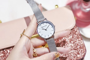 Detail of silver Milanese mesh strap on MREURIO minimalist watch worn on a wrist