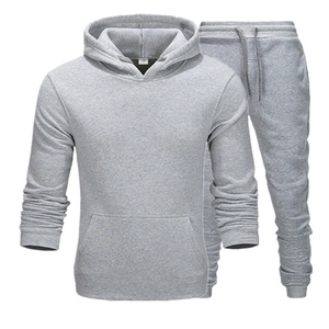 Survêtement décontracté en polaire grise pour homme avec sweat à capuche et pantalon de sport