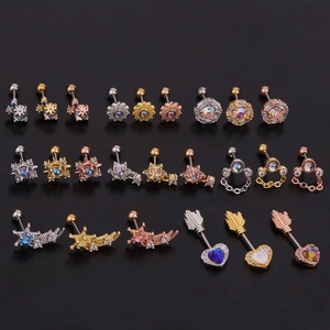 Orecchini a perno con zirconi colorati in oro e argento con ciondoli a stella e luna