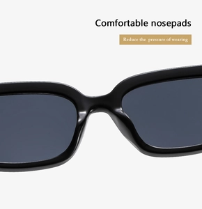 Vista dettagliata dei naselli integrati sulla montatura degli occhiali neri fashion