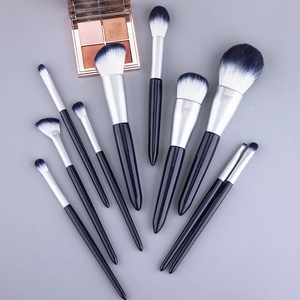 Set professionale di 10 pennelli da trucco con setole sfumate e manici neri a punta