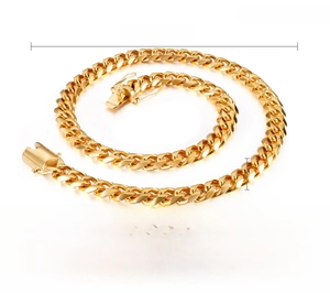 Dettaglio della catena cubana in acciaio dorato larga 11mm con lunghezza di 550mm