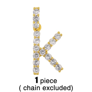 Détail du pendentif lettre K doré serti de zircons cubiques, vendu sans chaîne