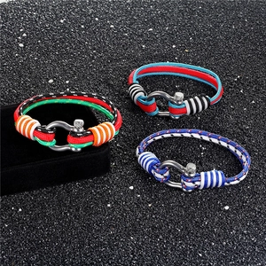 Trois bracelets en paracorde tressée colorée avec boucles en fer à cheval en acier inox