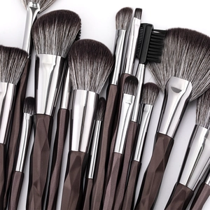 Detail of 15pcs diamond makeup brushes with brown geometric handles and soft bristles