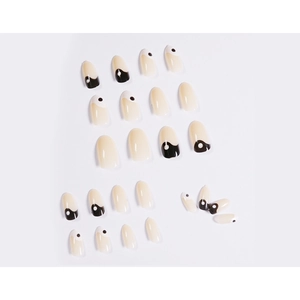 Unghie finte a mandorla fatte a mano con design classici Yin Yang Tai Chi bianco e nero