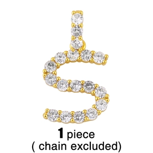 Détail d'un pendentif lettre S doré serti de zircons blancs, une pièce, sans chaîne