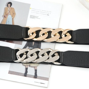 Ceinture élastique femme avec boucles à grosse chaîne dorée et argentée sur cuir noir